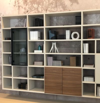 Libreria sospesa Modo